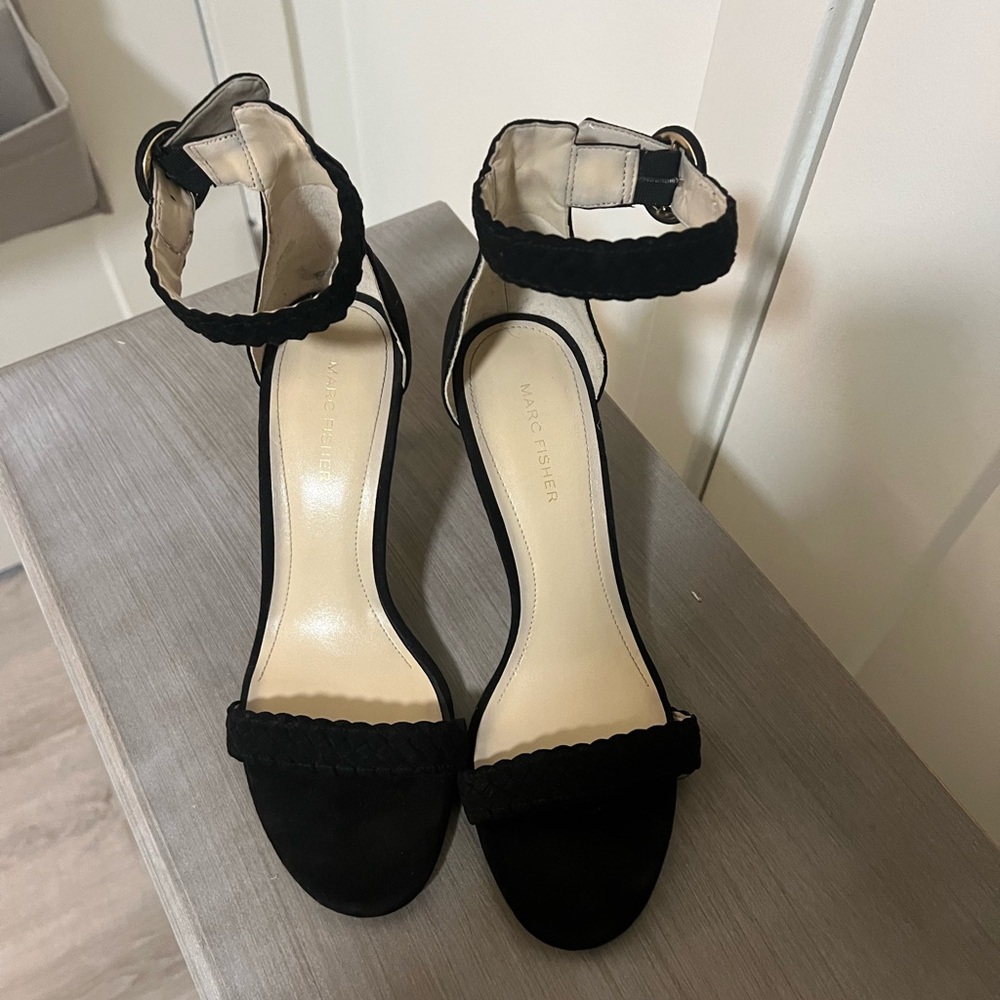 Women's Black Marc Fisher Suede Heels Size 9